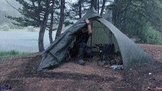 Одиночный кемпинг под проливным дождем - Кемпинг с грозой - ASMR - Маленькая палатка в лесу