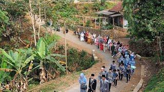 Pengantin Viral Lewati 3 Kampung Jalan Kaki Pernikahan Di Kampung Cihaseum Garut