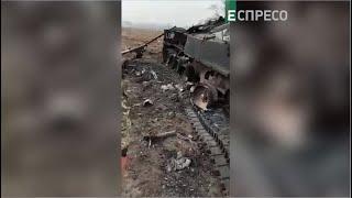 ️18+. Труп російського солдата вилетів із БМП 3 та пробив шифер на даху будинку