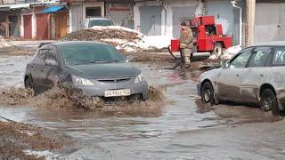 Дороги под водой: огромные лужи образовались разных районах Бийска (29.03.22г., Бийское телевидение)