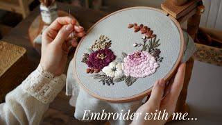 "Garnet" - flower embroidery on linen fabric - tutorial for beginners