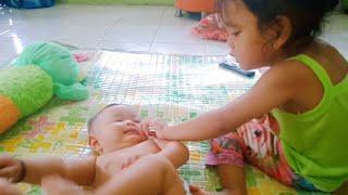 Adik Bayi dimarahin kakaknya, dicubit sampe nangis| baby and sister fighting