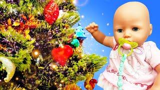 Spielspaß mit Baby Born.  Baby Annabelle packt Weihnachtsgeschenke aus. Puppen Video für Kinder