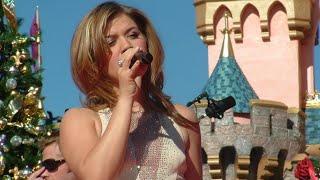 Kelly Clarkson - Breakaway (Walt Disney Christmas Day Parade 2004) [HD]