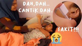 Mama tindik waktu akak tengah tidur!!! Taknak kawan mama!!!