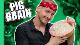 Pig Brain Soup (Súp cua óc heo) -  Vietnamese Street Food!