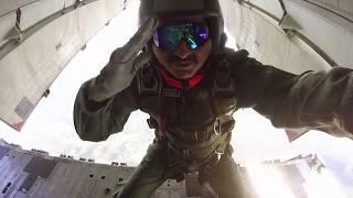 Индийский спецназ десантируется в России/Indian paratroopers train in Russia