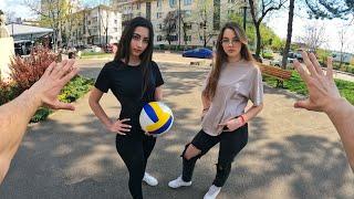 BEAUTIFULS GIRLS they want to play volleyball with me (Romantic Parkour POV)