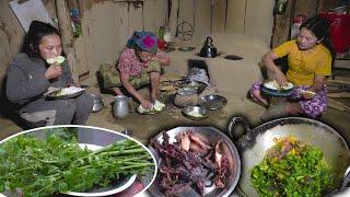 Buff dry Meat & Fiddlehead #niguro Recipe cooking & eating in nepali village style || village Vlog