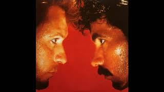 Daryl Hall & John Oates - Maneater