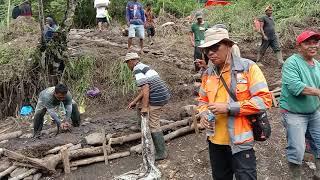 Bencana alam di Nagari sungai jambu, Youtuber Elpi jasri Bersama  masyarakat dan TNI Gotongroyong.