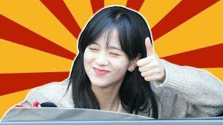 BLACKPINK Habits: Jisoo's thumbs up