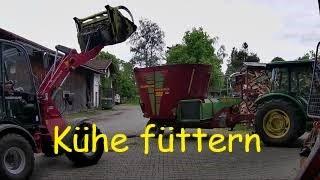 Futtermischen für die Milchkühe mit John Deere , Strautmann und Weidemann