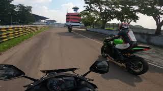 Screaming 4 Cylinder sound - 2 Ninja ZX25R vs H2! First Sentul Track Experience Kawasaki H2 owners