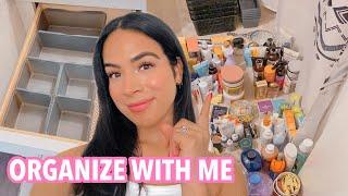 ORGANIZE WITH ME: Bathroom | Jessica Melgoza