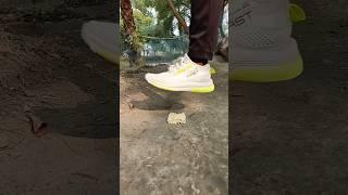 Sepatu kets vs gigi bermata 