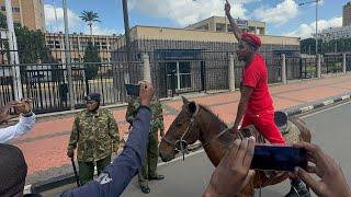 MNIUE VILE MLIUA BROTHER YANGU! Eric Omondi Pr0te$ts At Parliament With A Horse Againts Finance Bill