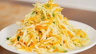 My favorite cabbage, carrot and apple salad! Delicious, healthy and crunchy salad