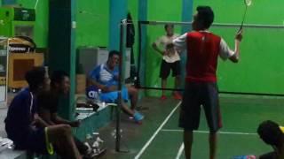 Badminton penonton kena smash telak ! Ngakak