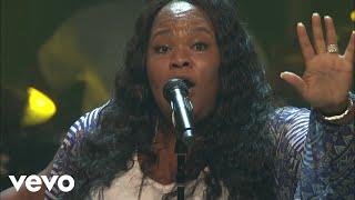 Tasha Cobbs Leonard - Put A Praise On It (Live)