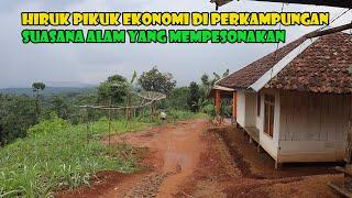 Suasana Kampung Terpencil. Hiruk Pikuk Kegiatan Ekonomi Masyarakat Perkampungan.