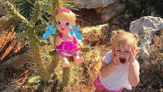  DOLL Baby Alive ЖИВАЯ КУКЛА упала в КАКТУС и плачет Funny video for kids