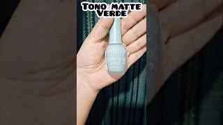 Esmalte tono verde matte de Cosmétic Lab