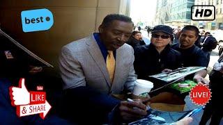 Ernie Hudson (Ghostbusters) in NYC Signing Autographs For Fans