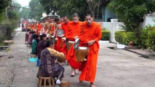 Laos: Luang Prabang - the giving of alms