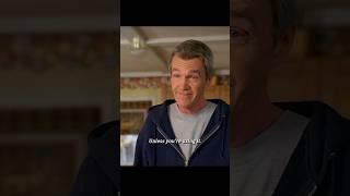 Frankie’s family sneaks in Donahue’s thanksgiving food #funny #movie #themiddle #shorts