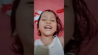 baby Ahza Salwa Aziza ketawa bahagia..