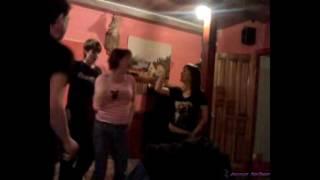 Очень веселые танцы до упада. Пьяные танцы. / Very funny dancing till you drop.