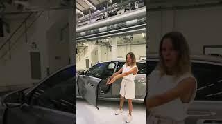 OMG.. How crazy is this BMW i7 door function? | #shorts #bmw |