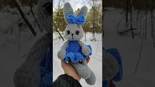 Обзор вязаной игрушки Зайки