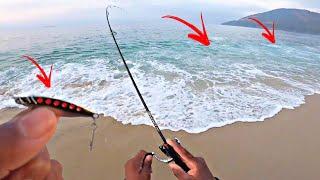 É POSSÍVEL! PESCARIA DE PRAIA COM JIG ULTRALIGHT! COM ISCA ARTIFICIAL - pesca de praia