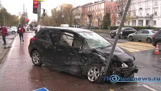 В Твери столкнулись иномарка и пассажирский автобус