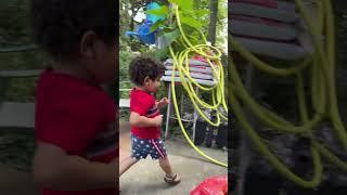 Chrislan jugando con su pelota