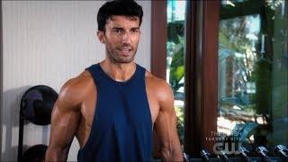 Jane the virgin - Rafael working out with Michael