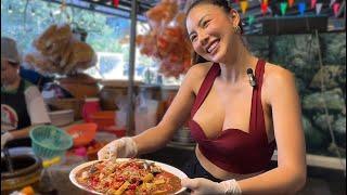 Chicken Mortar Pattaya She is FAMOUS and cooks so well - Thai street food