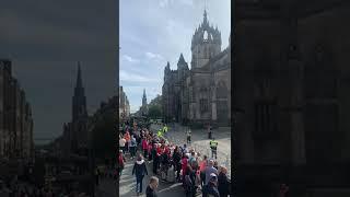 Crowds begin to gather in Edinburgh ahead of cortege arrival