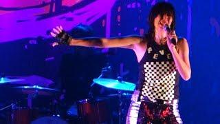 Yeah Yeah Yeahs - Heads Will Roll – Live in Oakland