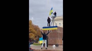 Ukraine war: Locals celebrate as Ukrainian army enters Kherson after Russian forces 'retreat'