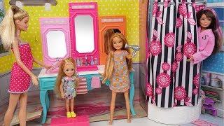 Barbie Chelsea Stacie New School Morning Routine - Packing lunchbox & Riding School Bus