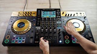 PRO DJ DOES INSANE MIX ON THE GOLD XDJ-XZ-N! - Fast and Creative DJ Mixing