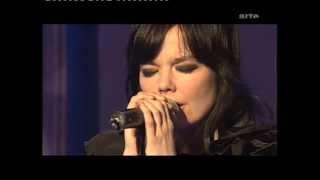 Björk - Live at Grünspan on Music Planet 2Nite (full set and interviews - 2002)