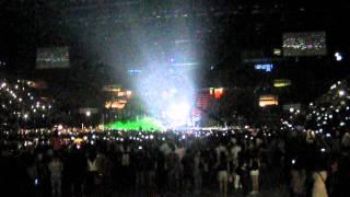 "Animals" - Maroon 5 live in Milan