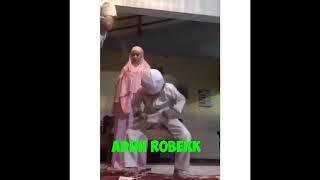 Video Viral!!! Celana anak ini robek saat sholat hingga ibunya ikutan tertawa