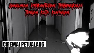 BANGUNAN PERKANTORAN TERBENGKALAI TENGAH KOTA KUNINGAN