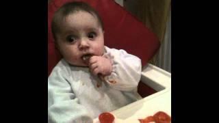 Autosvezzamento - Baby led weaning - Bianca si svezza da sola