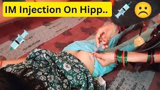 लड़की के कमर में इंजेक्शन लगा, रो रो के बुरा हाल.. IM Intramascular Injection Video || OmSirVlog